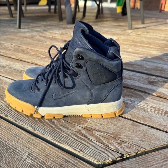 Nike ACG Blue Boots - Picture 3 of 8